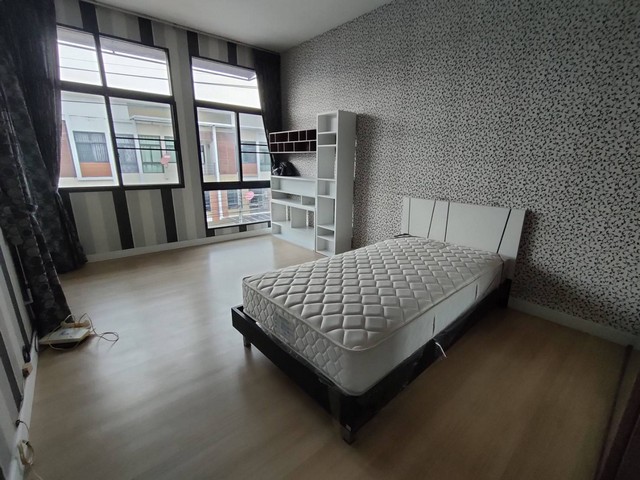 ขายพร้อมผู้เช่าทาวน์โฮม 3 ชั้น ม.ซิกเนเจอร์ เพชรเกษม 69 Built-in สวยพร้อมเฟอร์นิเจอร์