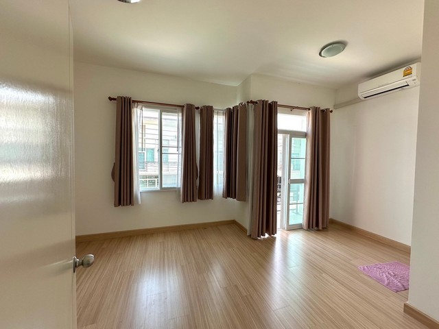 ทาวน์โฮม 2 ชั้น Casa City ดอนเมือง 4 นอน 3 น้ำ 21.2 ตร.วา ใกล้สนามบินดอนเมือง แอร์ครบ พร้อมเฟอร์