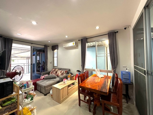 ขายทาวน์โฮม 3 ชั้น ห้องมุม 25.4 ตร.ว. ม.สัมมากร อเวนิว รามอินทรา-วงแหวน ใกล้รถไฟฟ้าสายสีชมพู ทำเลดี พร้อมเข้าอยู่