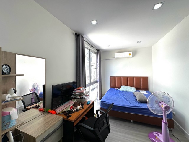 ขายทาวน์โฮม 3 ชั้น ห้องมุม 25.4 ตร.ว. ม.สัมมากร อเวนิว รามอินทรา-วงแหวน ใกล้รถไฟฟ้าสายสีชมพู ทำเลดี พร้อมเข้าอยู่