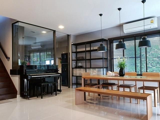 ให้เช่าบ้านเดี่ยว 2 ชั้น โครงการมัณฑนา เลค วัชรพล โซนทะเลสาบ ติดถนนสุขาภิบาล5 ใกล้ทางด่วน เข้า-ออกได้หลายทาง