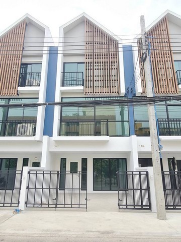 M84ให้เช่าอาคารพาณิชย์ 3 ชั้น 1 คูหา โครงการDeco ซอยสุขุมวิท70/5 ใกล้รถไฟฟ้าBTS แบริ่ง