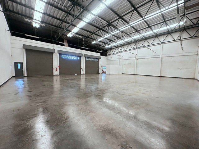 M85ขายโรงงาน เนื้อที่ 4 ไร่ พื้นสีม่วง นิคมนำไกร ลาดกระบัง ถนนหลวงแพ่ง ใกล้มอเตอร์เวย์
