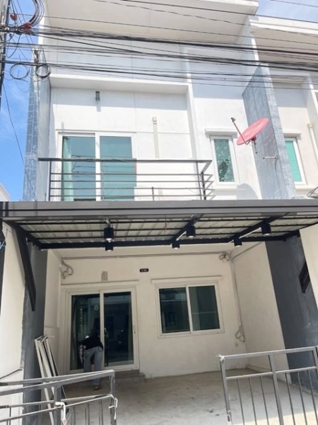 สามวา MRT มีนบุรี 1.4 กม.ทาวน์เฮาส์ 2 ชั้น 20 ตร.วา.160ตร.ม 3นอน 2น้ำ ตลาดนัดจตุจักร 2 มีนบุรี 800 ม. ถ.สุวินทวงศ์ สามวา