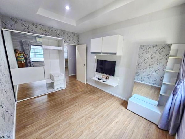 ตลาดออเงิน900ม ให้เช่าทาวน์โฮม 3ชั้น หลังมุม 25ตร.วา.MRTมัยลาภ 3.9กม.300ตร.ม. บ้านกลางเมือง 3นอน 3น้ำ สุขาภิบาล5