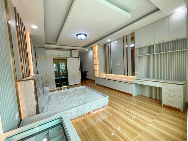 ตลาดออเงิน900ม ให้เช่าทาวน์โฮม 3ชั้น หลังมุม 25ตร.วา.MRTมัยลาภ 3.9กม.300ตร.ม. บ้านกลางเมือง 3นอน 3น้ำ สุขาภิบาล5