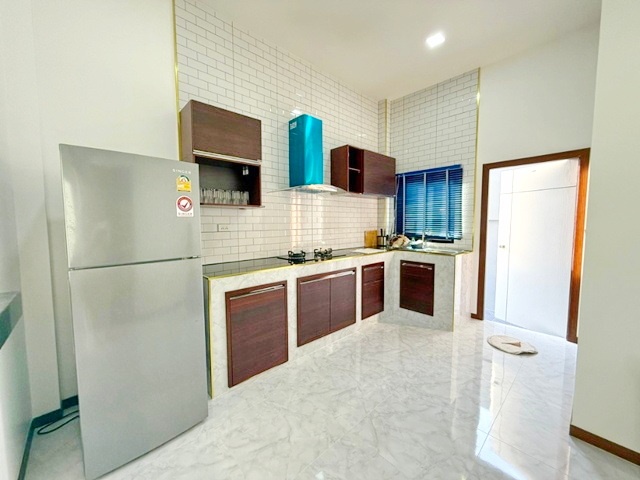 ตลาดโรงโป๊ะ 900 ม.ให้เช่าพูลวิลล่าหรู 82ตร.วา.240 ตร.ม. บางละมุง 15-21 รร.นานาชาติรีเจนท์ พัทยา 3.1 กม.3 นอน3 น้ำ เทคนิค