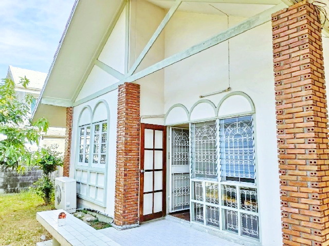บ้านเดี่ยวชั้นเดียว 55 ตร.วา.220 ตร.ม.แม็คโคร แจ้งวัฒนะ 1.5 กม.ติดถนนใหญ่ รร.นานาชาติกรุงเทพ 1.3 กม.เงียบ สงบ 3 นอน 2 น้
