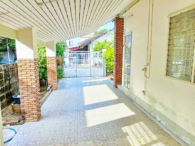 บ้านเดี่ยวชั้นเดียว 55 ตร.วา.220 ตร.ม.แม็คโคร แจ้งวัฒนะ 1.5 กม.ติดถนนใหญ่ รร.นานาชาติกรุงเทพ 1.3 กม.เงียบ สงบ 3 นอน 2 น้