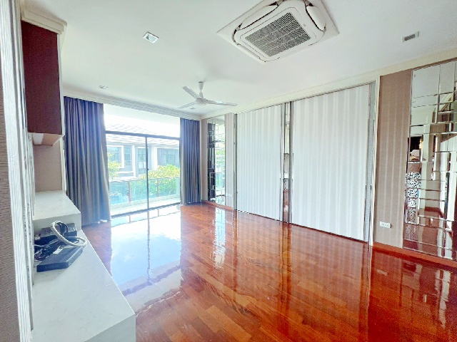 หัวมุม urban 112 ตร.วา. สาทร BTS บางหว้า 1.6 กม. 5 นอน ให้เช่าบ้านเดี่ยว 2 ชั้น450 ตร.ม.นานานาชาติสิงคโปร์5.5 กม.หลังใหญ