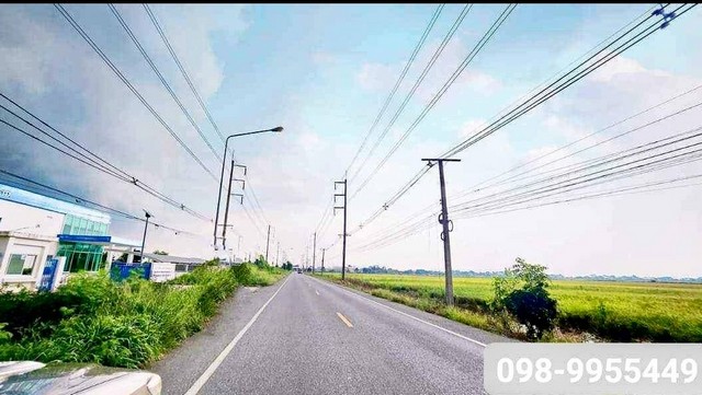 ขายที่ดินหน้ากว้างฉะเชิงเทรา อยู่ในแหล่งความเจริญเเดินทางสะดวก ถนนกว้างมาก มีไฟฟ้า3 เฟส หน้ากว้าง 400 เมตร พื้นที่สีเหลื