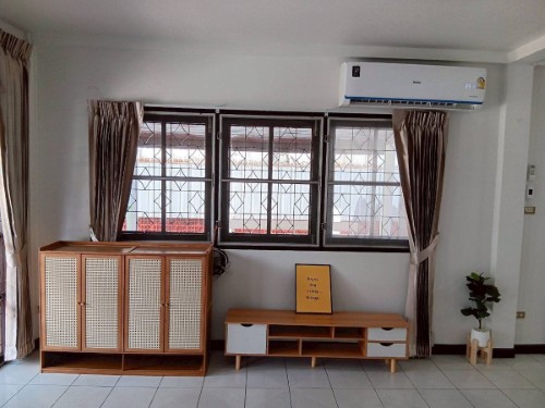 ให้เช่าบ้านเดี่ยว2ชั้น ถนน สุขุมวิท54 รีโนเวทใหม่ทั้งหลัง แอร์เฟอร์นิเจอร์ครบ มี3ห้องนอน2ห้องน้ำ ราคาเช่าเดือนละ50,000บา