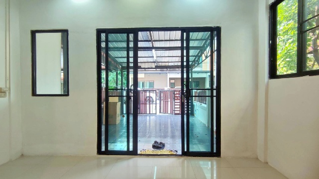 ตลาดสำเพ็ง 2 450ม.ให้เช่าทาวน์โฮม 3 ชั้นหลังมุม 3 นอน ถ.สาทร-กัลปพฤกษ์ 24 ตร.วา.284ตร.ม.ติดถนนใหญ่ MRT หลักสอง ไพโอเนียร