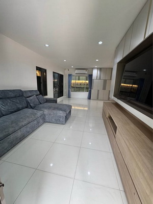 [ให้เช่า] FOR RENT THE PLANT ESTIQUE PATTANAKARN 38 / 3 bedrooms 3 bathrooms / 40 Sqw. 165 Sqm. **60,000** MINIMAL HOUSE. JUST 15 MIN FROM THONGLOR