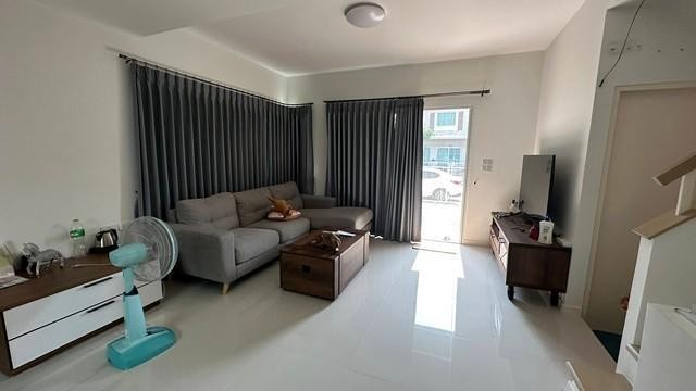 เช่า บ้านแฝด โครงการ villaggio ประชาอุทิศ90 ใกล้ทางด่วน เดินทางสะดวก