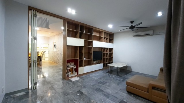 ขายทาวน์เฮ้าส์ 4 ชั้น หมู่บ้านวราธรวิลล์ พัฒนาการ 44 ใกล้มอเตอร์เวย์ และทางด่วนรามอินทรา-อาจณรงค์