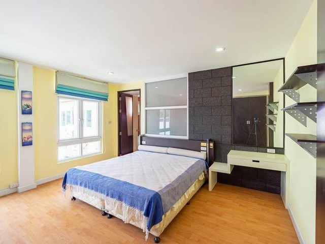 ให้เช่าทาวน์โฮม 2 ชั้น หมู่บ้านเมอริทเพลส ซอยลาดพร้าว 87 เขตวังทองหลาง
