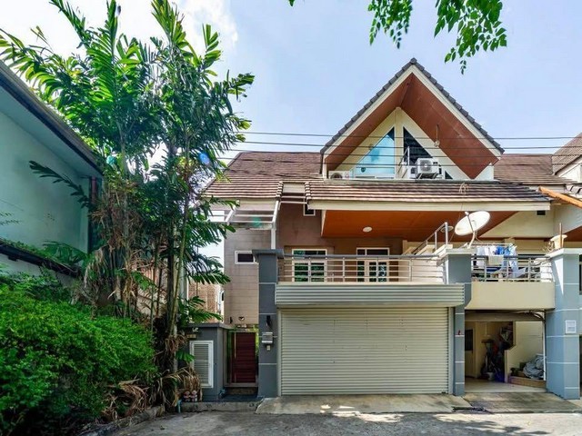 ให้เช่าทาวน์โฮม 2 ชั้น หมู่บ้านเมอริทเพลส ซอยลาดพร้าว 87 เขตวังทองหลาง