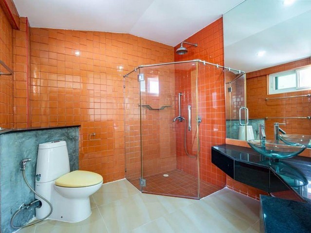 ให้เช่าทาวน์โฮม 2 ชั้น หมู่บ้านเมอริทเพลส ซอยลาดพร้าว 87 เขตวังทองหลาง
