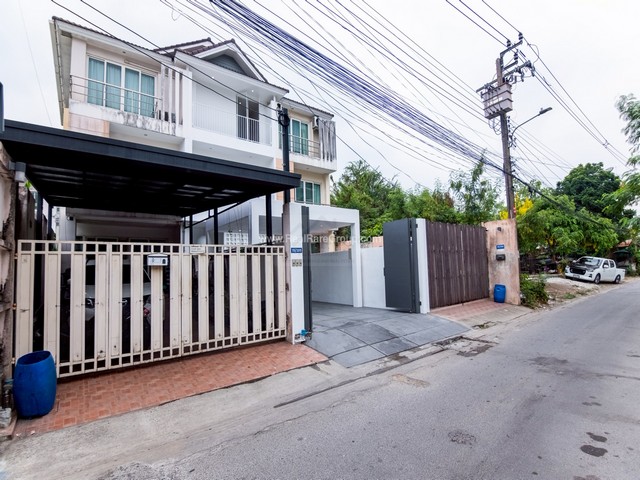 ขายทาวน์โฮม 3 ชั้น 37 ตรว. 280 ตรม รัชดาภิเษก36 รีโนเวทใหม่ เดินระบบน้ำไฟใหม่หมด ใกล้รถไฟฟ้า 3 สาย พร้อมอยู่