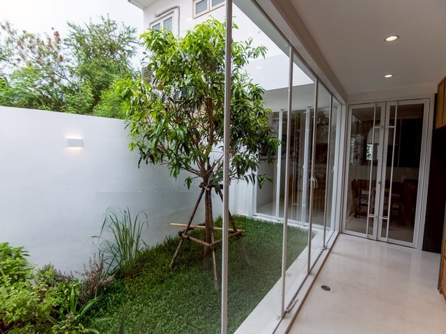 ขายทาวน์โฮม 3 ชั้น 37 ตรว. 280 ตรม รัชดาภิเษก36 รีโนเวทใหม่ เดินระบบน้ำไฟใหม่หมด ใกล้รถไฟฟ้า 3 สาย พร้อมอยู่