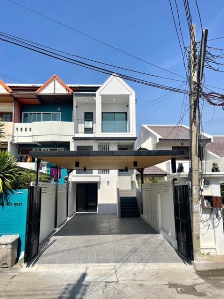 ขายทาวน์โฮม 3 ชั้นเล่นระดับ 29 ตรว. 4 ห้องนอน ซอยติวานนท์43 ตกแต่งใหม่พร้อมอยู่ ใกล้สถานีรถไฟฟ้า สามัคคี