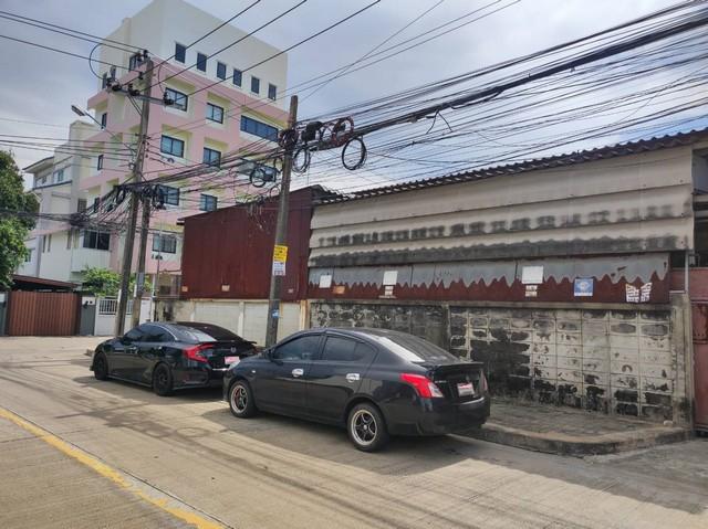 ให้เช่าบ้าน 2 ชั้น หมู่บ้านเสรี พระราม 9 แปลงมุม พร้อมโกดัง อยู่ตรงข้ามเดอะไนน์ เหมาะทำออฟฟิศ หรือโกดัง