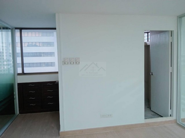 ให้เช่าพื้นที่สำนักงาน ขนาด 195 ตรม อาคารอมรพันธ์ 205 ทาวเวอร์ 2 (AMONPAN TOWER 2) รีโนเวทใหม่ สวยงาม พร้อมใช้ ใกล้ MRT