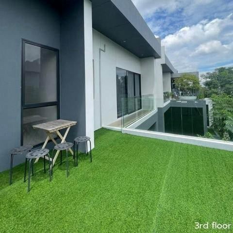 ให้เช่า บ้านเดี่ยว 3 ชั้น มีลิฟท์ วิวสระว่ายน้ำ โครงการบูก้าน กรุงเทพกรีฑา