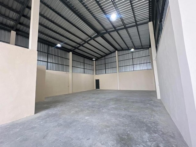 ขายโกดังใหม่ พื้นที่ใช้สอย 180 ตรม. ใกล้บางบอน 5 รถบรรทุกเข้า-ออกได้สะดวก