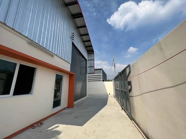 ขายโกดังใหม่ พื้นที่ใช้สอย 180 ตรม. ใกล้บางบอน 5 รถบรรทุกเข้า-ออกได้สะดวก