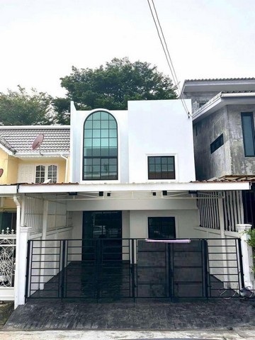 ขายทาวน์เฮาส์ 2 ชั้น 26 ตรว. ซอยนวลจันทร์ 27 ใกล้รถไฟฟ้า สายสีชมพู ( รีโนเวทใหม่ )