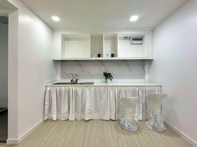 ขายทาวน์เฮาส์ 2 ชั้น 26 ตรว. ซอยนวลจันทร์ 27 ใกล้รถไฟฟ้า สายสีชมพู ( รีโนเวทใหม่ )