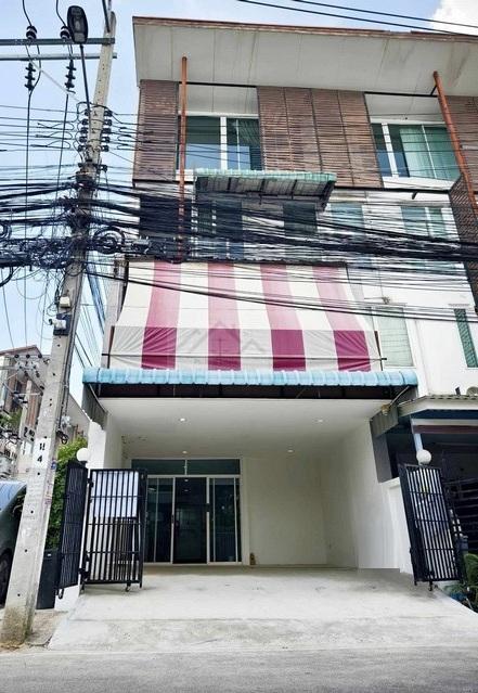 ให้เช่าทาวน์โฮม 3.5 ชั้น หลังมุม หมู่บ้านดิแอททิคไลท์ (The Attic Lite) แจ้งวัฒนะ 24 ใกล้ BTS สายสีชมพู