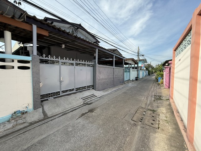 ให้เช่าบ้านเดี่ยว ใกล้บิ๊กซี บางบอนและ เซ็นทรัลพระราม 2ซอยเอกชัย 34 ใกล้โรงเรียนมัธยมวัดสิงห์ โรงเรียนฐานปัญญา