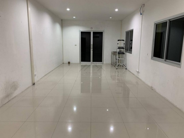 ให้เช่าโกดังพร้อมออฟฟิศ ขนาด 400 ตรม. ลาดพร้าว 101 โยธินพัฒนา3 ใกล้เลียบด่วน