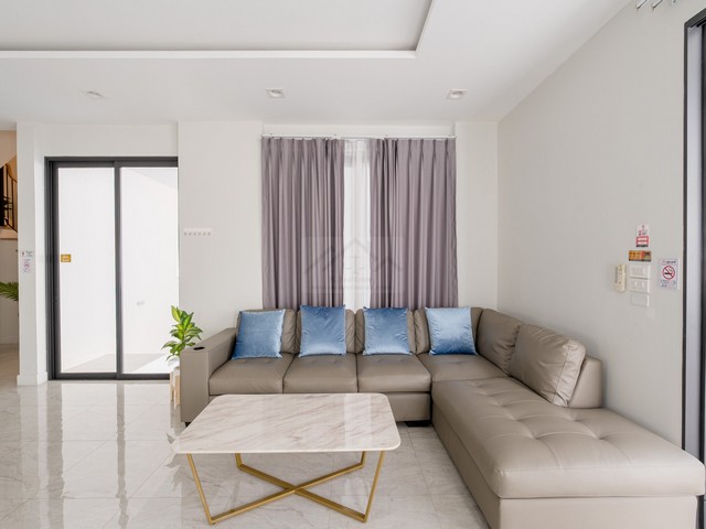 ให้เช่าโฮมออฟฟิศ 3 ชั้น 240 ตรม 5 ห้องนอน ย่านทองหล่อ พระราม 4 ซอยสุขุมวิท 36 Minimall Style เรียบหรู FULL เฟอร์นิเจอร์
