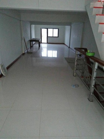 ให้เช่าอาคารพาณิชย์4.5ชั้น300ตรม.ย่านศรีนครินทร์ริมถนนศรีนครินทร์ ใกล้MRTสวนหลวง,MRTศรีอุดม พาราไดซ์ ข้างสำนักงานที่ดิน