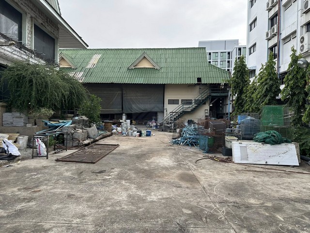 ขายที่ดินพร้อมโฮมออฟฟิศ 3 ชั้น 217 ตรว. พร้อมโกดัง ซอยอ่อนนุช 66-1 ใกล้ MRT ศรีนุชเพียง 700 เมตร