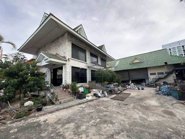 ขายที่ดินพร้อมโฮมออฟฟิศ 3 ชั้น 217 ตรว. พร้อมโกดัง ซอยอ่อนนุช 66-1 ใกล้ MRT ศรีนุชเพียง 700 เมตร