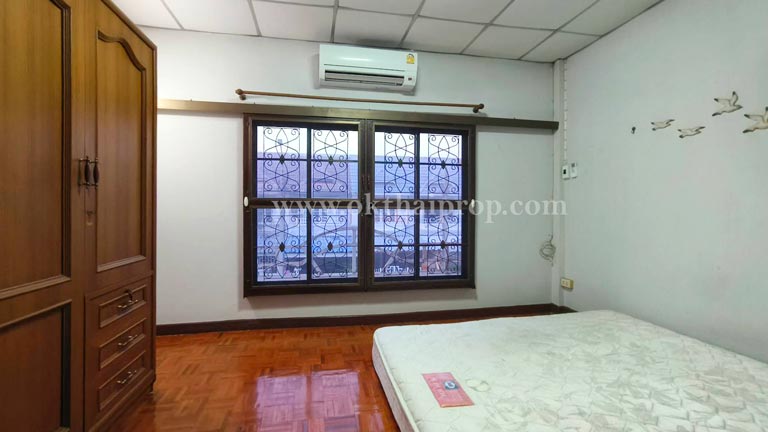 ทาวน์เฮ้าส์ หมู่บ้านมนวดี พาร์ค2 ถ.วัดลาดปลาดุก บางบัวทอง นนทบุรี