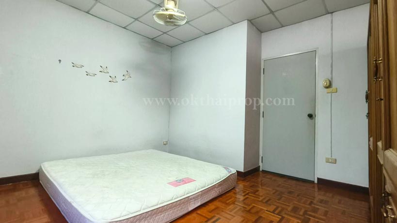 ทาวน์เฮ้าส์ หมู่บ้านมนวดี พาร์ค2 ถ.วัดลาดปลาดุก บางบัวทอง นนทบุรี