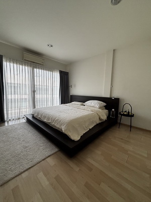 [ให้เช่า] FOR RENT NOBLE CUBE PATTANAKARN / 3 bedrooms 3 bathrooms / 20 Sqw. 200 Sqm. **52,000** JUST 15 MINUTES TO THONGLOR