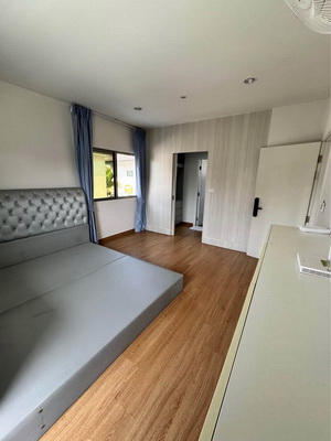 [ให้เช่า] FOR RENT THE PLANT ESTIQUE PATTANAKARN 38 / 3 bedrooms 3 bathrooms / 40 Sqw. 165 Sqm. **60,000** MINIMAL HOUSE. JUST 15 MIN FROM THONGLOR