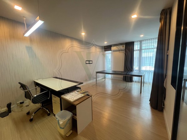 ให้เช่า หรือขาย บ้านทาวน์เฮ้าส์ เพล็กซ์ บางนา 3 ชั้น 3 ห้องนอน โทร 094-327-8878