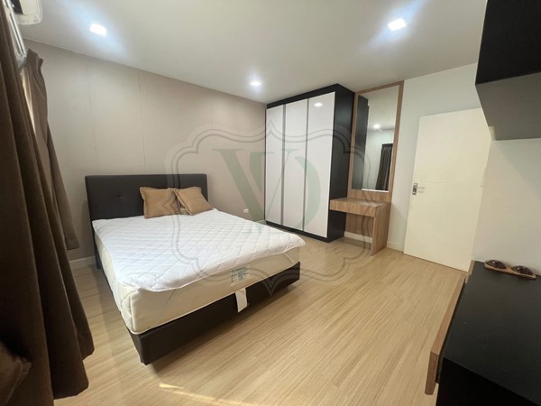 ให้เช่า หรือขาย บ้านทาวน์เฮ้าส์ เพล็กซ์ บางนา 3 ชั้น 3 ห้องนอน โทร 094-327-8878