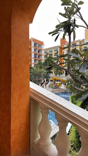 ขายคอนโด Venetian Signature Condo Resort Pattaya อาคาร D ชั้น 3 วิวสระน้ำ โทร 094-792-6954