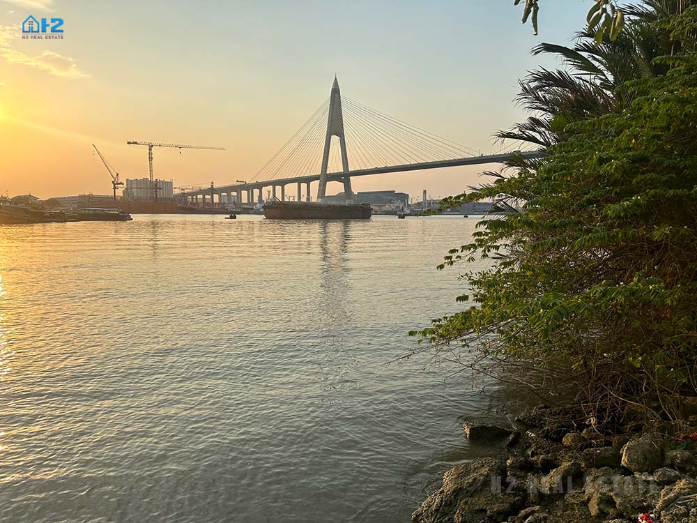 ขายที่ดิน ทำเลทองติดแม่น้ำเจ้าพระยา ได้วิวสะพานกาญจนาภิเษก  (เนื้อที่ 5 ไร่ 160 ตรว.) พระประแดง