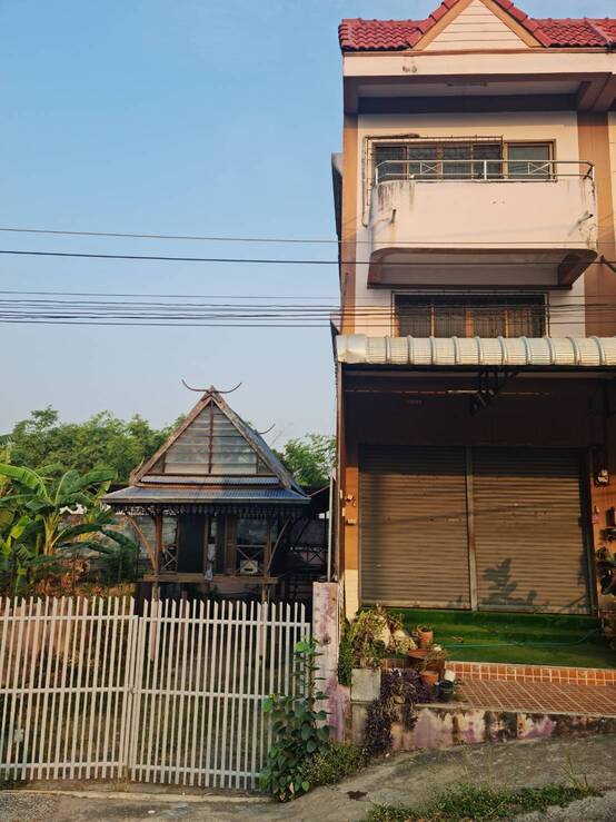 ขายและให้เช่า อาคารพาณิชย์พาณิชย์ พร้อมที่ดินเปล่า เมืองนครสวรรค์ โทร 0873154202
