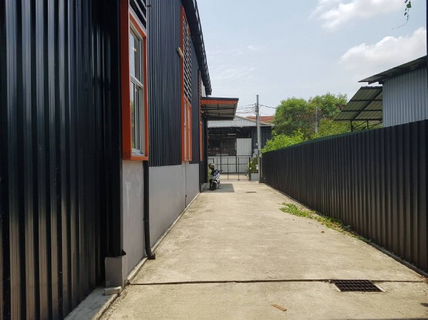 ให้เช่าโกดังโรงงานพร้อมออฟฟิศย่านสตรีวิทยา บนที่ดิน 100 ตรว. ซอยสตรีวิทยา 2 เขตลาดพร้าว กรุงเทพฯ